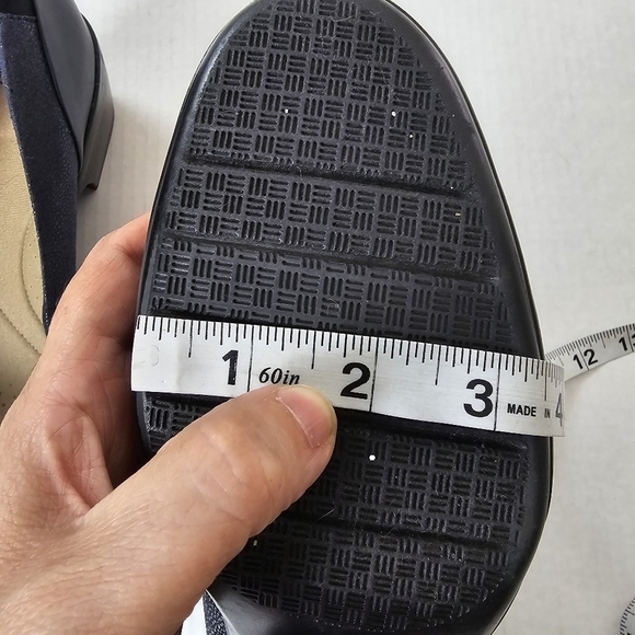 Clarks Emily Alexa Pumps Navy Blue Leather Slip-On Heels Size 12 Comfort Shoes - Picture 9 of 11